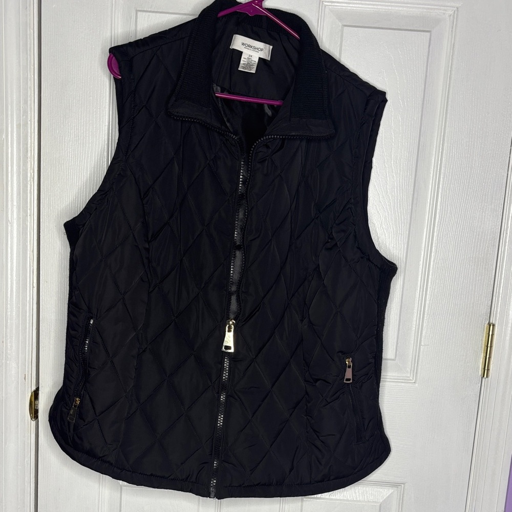 Stylish Women's Black Quilted Vest - Picture 6 of 6
